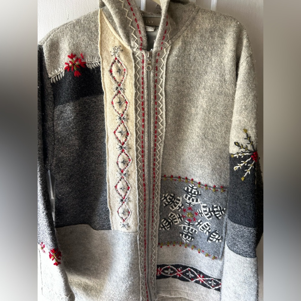 I.V.Y Wool Vintage Embroidered Hoodie Sweater CottageCore Holiday Snow Coastal